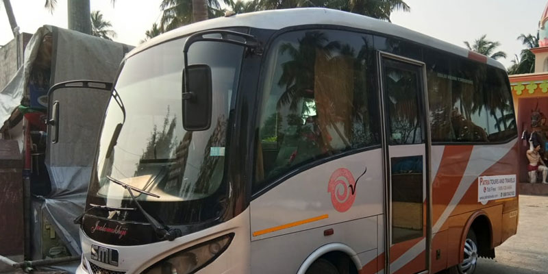 13-seater-sml-coach-odisha